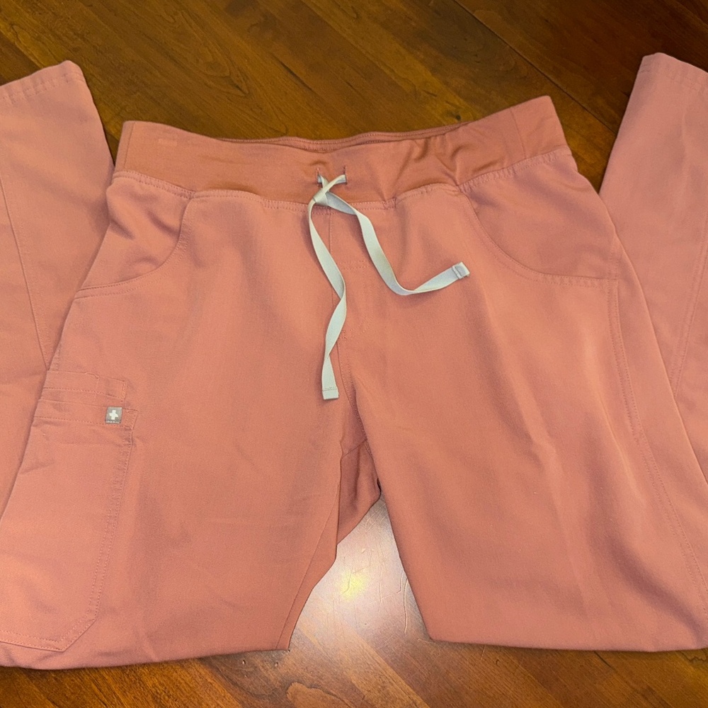 Figs Mauve Kade Cargo Scrub Pants Medium